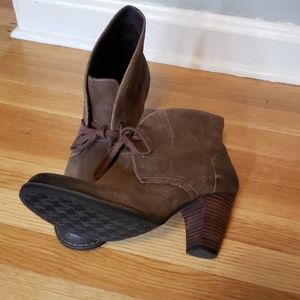 Chunk heel ankle boot with lace up detail